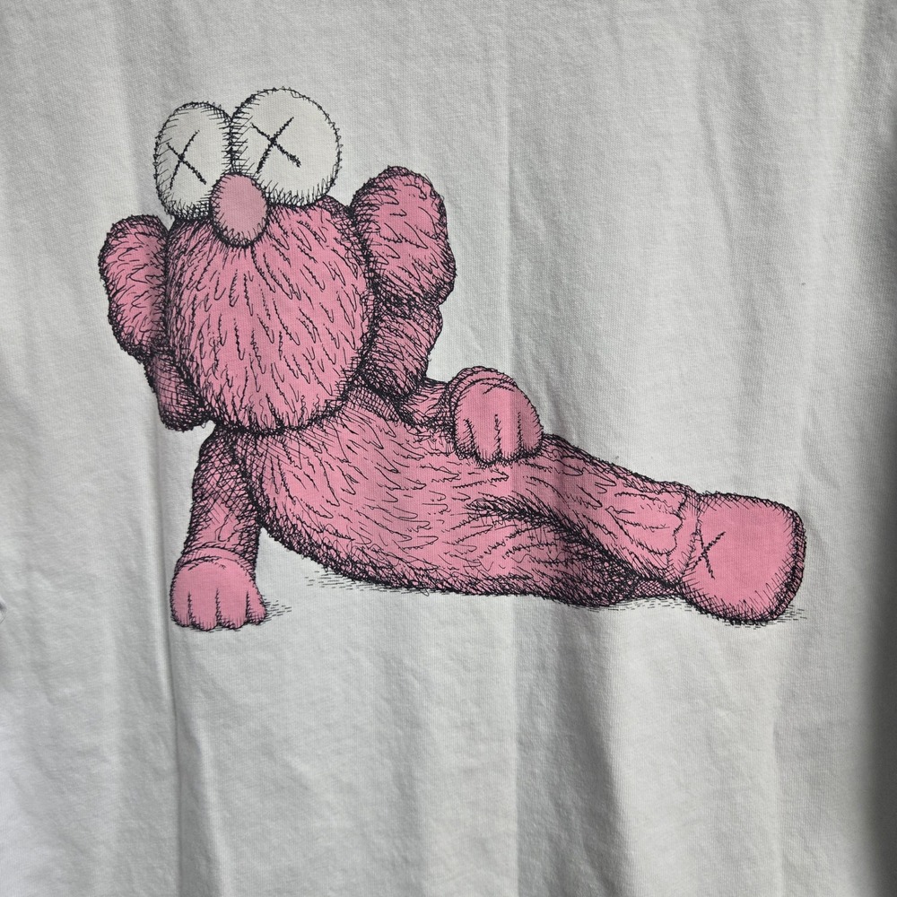 Uniqlo UT x KAWS BFF Graphic T-Shirt White Pink Sesame Street Cross Eyes Size XS